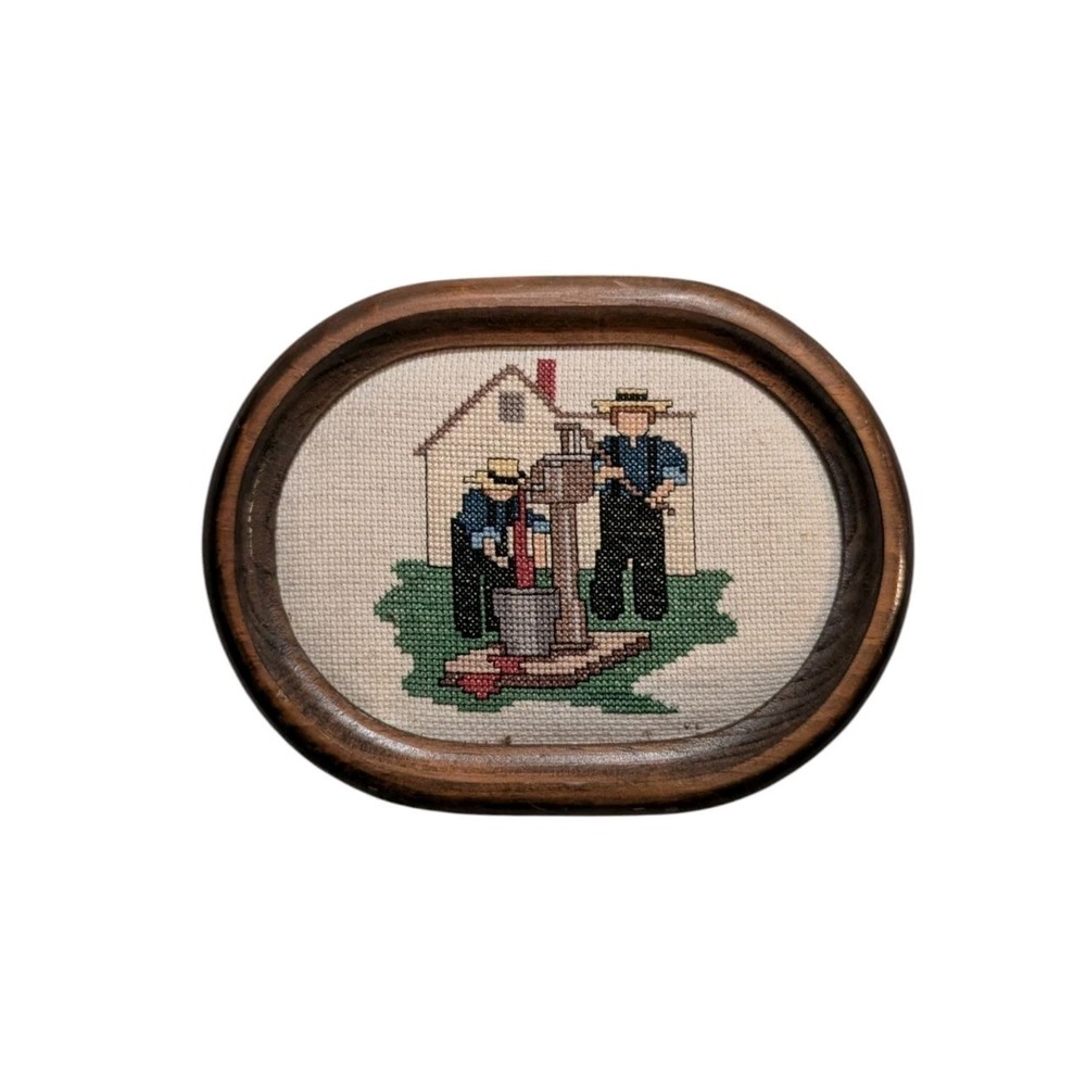 Vintage Amish Men Water Pump Cross Stitch Needlepoint Oval Wood Frame‎ Wall Art